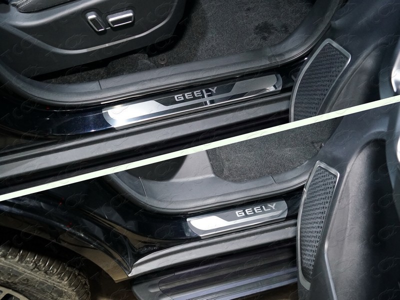GEELY Emgrand X7 2018- Накладки на пороги (лист зеркальный надпись Geely) 4шт Обвес для GEELY Emgrand X7 2018- Накладки на пороги (лист зеркальный надпись Geely) 4шт