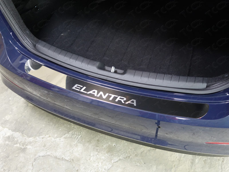 HYUNDAI Elantra 2016- Накладка на задний бампер (лист зеркальный надпись Elantra) Обвес для HYUNDAI Elantra 2016- Накладка на задний бампер (лист зеркальный надпись Elantra)