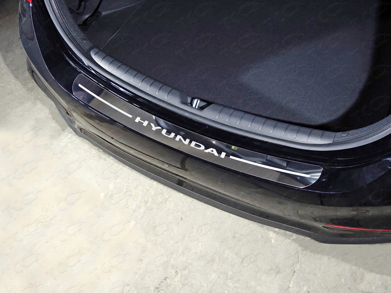 HYUNDAI Solaris 2 (седан) 2017- Накладка на задний бампер (лист зеркальный надпись Hyundai) Обвес для HYUNDAI Solaris 2 (седан) 2017- Накладка на задний бампер (лист зеркальный надпись Hyundai)