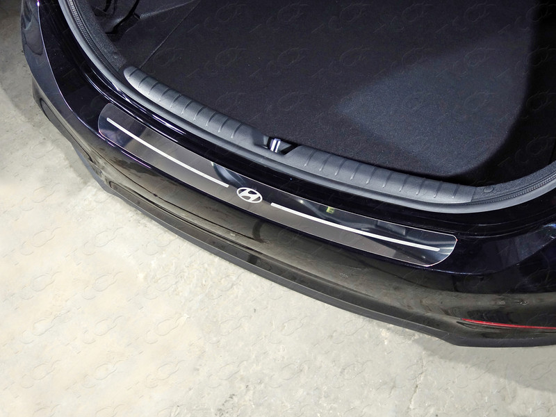 HYUNDAI Solaris 2 (седан) 2017- Накладка на задний бампер (лист зеркальный логотип Hyundai) Обвес для HYUNDAI Solaris 2 (седан) 2017- Накладка на задний бампер (лист зеркальный логотип Hyundai)
