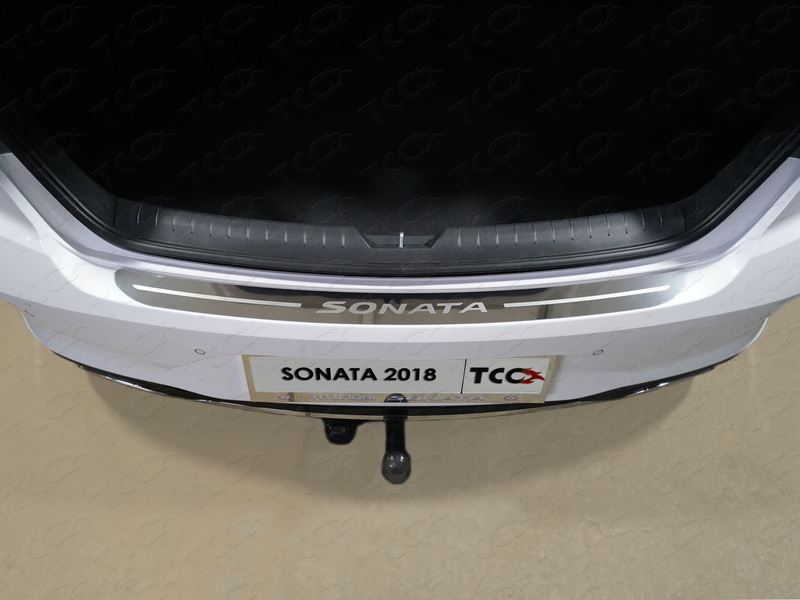 HYUNDAI Sonata 2018- Накладка на задний бампер (лист зеркальный надпись Sonata) Обвес для HYUNDAI Sonata 2018- Накладка на задний бампер (лист зеркальный надпись Sonata)