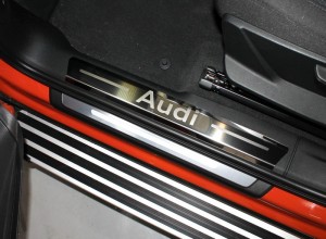 Обвес для AUDI Q3 2019- Накладки на пластиковые пороги (лист зеркальный надпись Audi) 4шт