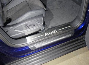 Обвес для AUDI Q5 2017- (а/м без пневмоподвески) Накладки на пластиковые пороги (лист шлифованный надпись audi) 2шт