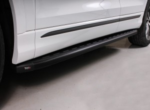 Обвес для AUDI Q8 2019- Пороги алюминиевые с пластиковой накладкой (карбон черные) 2020 мм