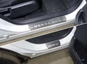 Обвес для HONDA CR-V 2017- Накладки на пороги (лист шлифованный надпись Honda CR-V) 4шт