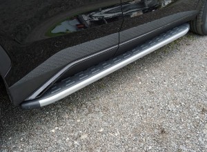 Обвес для JETOUR Dashing 1.5T 2WD 2023 Пороги алюминиевые с пластиковой накладкой (карбон серебро) 1820 мм