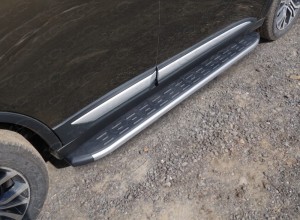 Обвес для MITSUBISHI Outlander 2018- Пороги алюминиевые с пластиковой накладкой (карбон серебро) 1720 мм