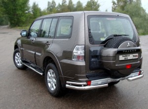 Обвес для MITSUBISHI Pajero IV 2011-2014 Защита задняя (уголки двойные) 76,1/42,4 мм