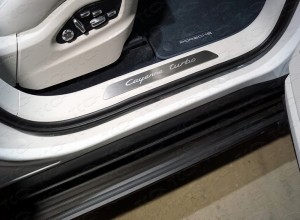 Обвес для PORSCHE Cayenne Turbo 2018- Накладки на пластиковые пороги вставка (лист шлифованный Cayenne Turbo) 4шт