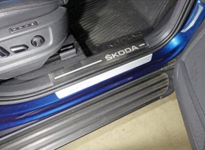 Обвес для SKODA Kodiaq 2017- Накладки на пластиковые пороги (лист шлифованный надпись Skoda) 2шт
