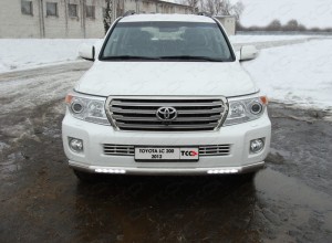 Обвес для TOYOTA Land Cruiser 200 2012-2015 Защита передняя нижняя (длинная (с ходовыми огнями)) 75х42 мм