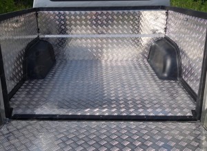 Обвес для UAZ Pickup 2015- Защитный алюминиевый вкладыш в кузов автомобиля на пластик (дно)