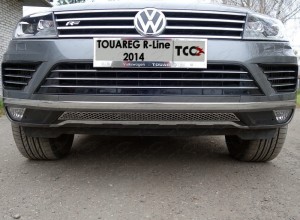 Обвес для VOLKSWAGEN Touareg R-Line 2014 Решетка радиатора центральная (лист)